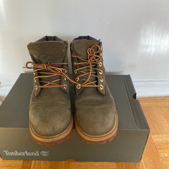 because my feet got bigger since I gave birth so they don’t fit me swallow feet. - Picture 3 of 3